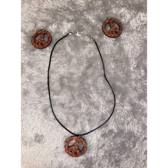 Be On Trend With This Boho Style Necklace And Earrings Peace Sign Made Of Wood - Picture 4 of 6